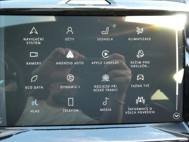 Jaguar E-Pace 2,0 D165,R-Dyn SE,1.maj,ČR,zár - fotka 28 z 38