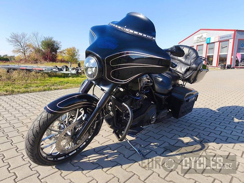 Harley-Davidson FLHTCUI Electra Glide Ultra Classic (2006) 127CUI - fotka 2 z 13