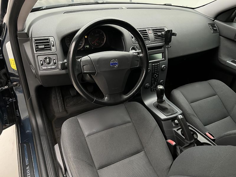 Volvo V50 1.6D SENZORY - fotka 2 z 36
