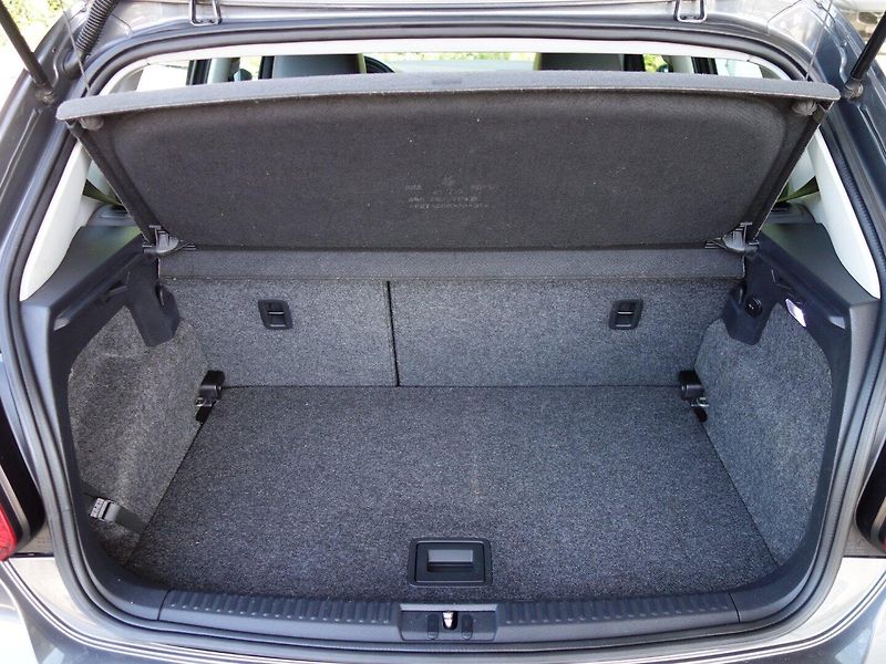 Volkswagen Polo (2010) 1.6TDI 66kW DSG BEATS -DPH - fotka 37 z 41