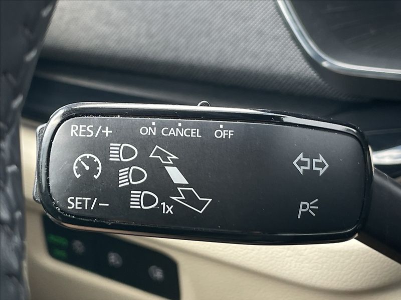 Škoda Octavia 2,0 TDI Combi Style LED+PDC - fotka 11 z 25