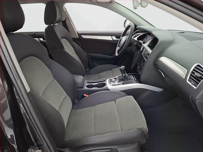 Audi A4 (2008) 2.0 TFSI, Navi, Xenony - fotka 9 z 20