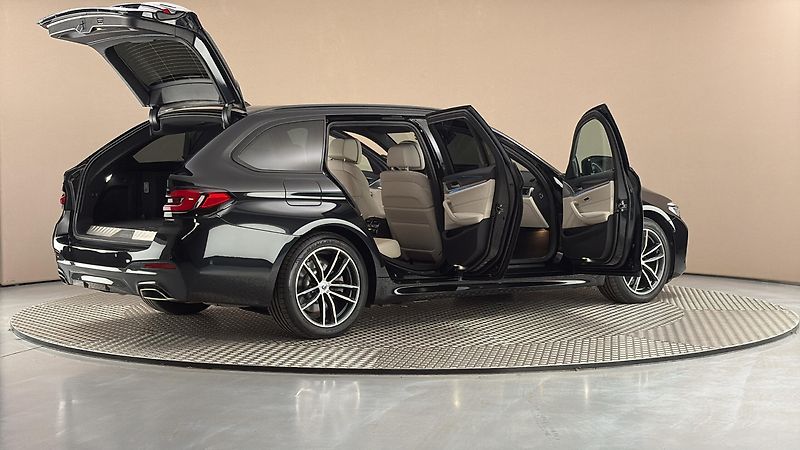 BMW Řada 5 530e AUT xDrive M-paket Tourin - fotka 6 z 30