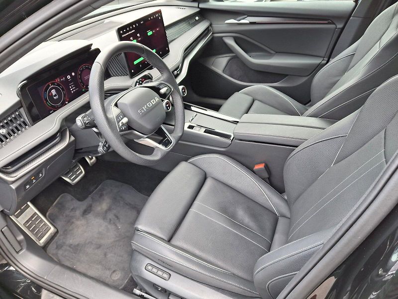 Škoda Superb (2025) iV SportLine DSG 1,5TSi 150kW - fotka 6 z 35