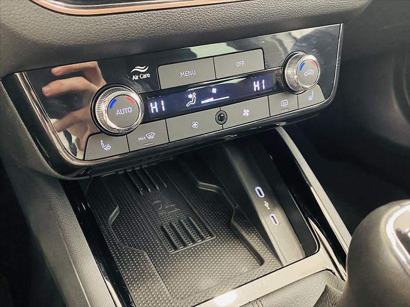 Škoda Scala 1,0 TSI 85kW Top Selection - fotka 17 z 27