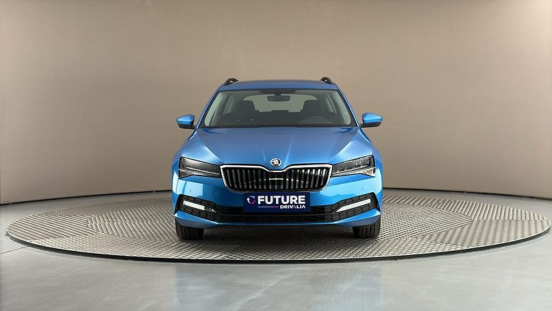 Škoda Superb 2.0 TDI Ambition Combi - fotka 3 z 24