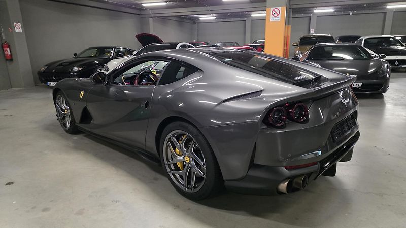 Ferrari 812 (2020) 2roky ZÁRUKA plný SERVIS - fotka 6 z 15