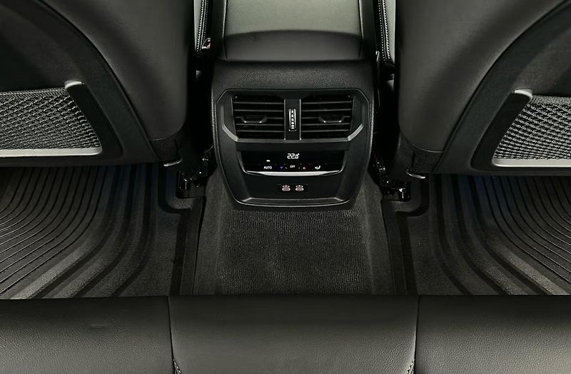 BMW i4 eDrive40 GC Kamera Auto. Park. - fotka 18 z 23