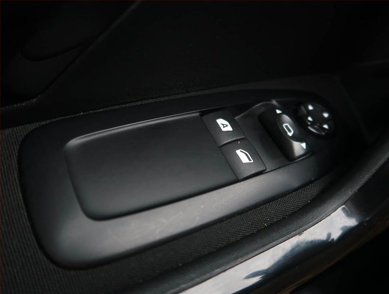 Peugeot 208 (2017) 1.2 PureTech, ČR,1.maj - fotka 15 z 15