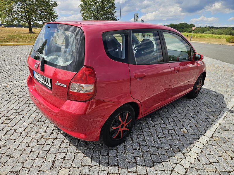Honda Jazz (2008) 1.4 61kw, PĚKNÝ STAV  - fotka 6 z 23