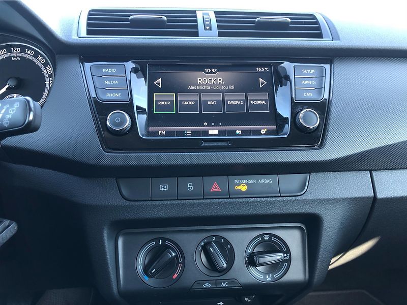 Škoda Fabia COMBI 1.0 TSi AMBITION - fotka 19 z 27