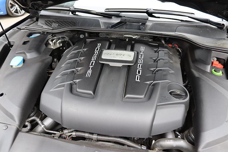Porsche Cayenne S DIESEL 4.2 V8 283kW 4X4 DPH - fotka 50 z 50