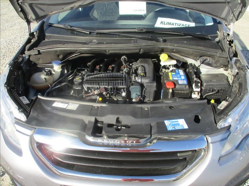 Peugeot 2008 1,2 i, klima,serv.kniha,tažné - fotka 26 z 34