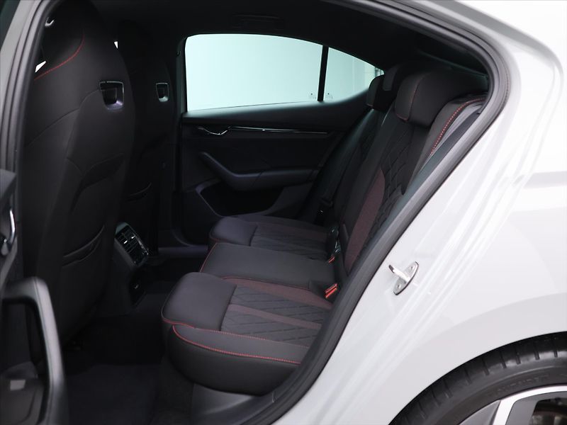 Škoda Octavia 2,0 TSI RS 180kW DSG CZ 1.Maj - fotka 14 z 30