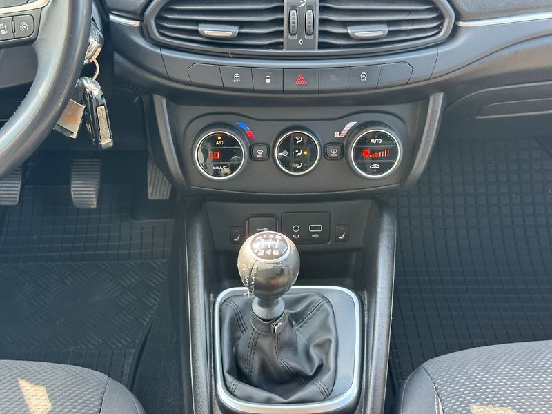 Fiat Tipo (2017) 1.6 MujtiJet 88kW - fotka 19 z 31