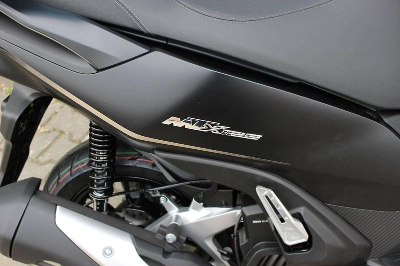 QJ Motor (2026) MTX 125 + kufr zdarma SKLADEM - fotka 4 z 9