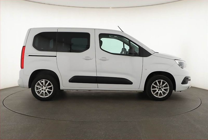 Opel Combo (2023) Edition 1.5 CDTI, 5Míst, ČR - fotka 6 z 20