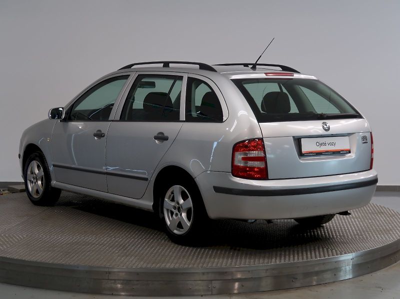 Škoda Fabia (2005) AMBIENTE 1,4i 16V 55KW KLIMA - fotka 7 z 23