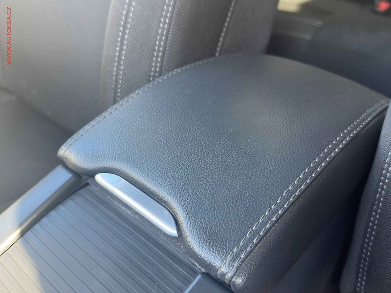 Volvo XC60 (2015) 2.0 D3, 2.maj,ČR, servis - fotka 22 z 23