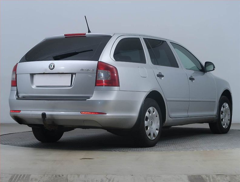 Škoda Octavia (2011) Ambiente 1.6 TDI - fotka 5 z 13