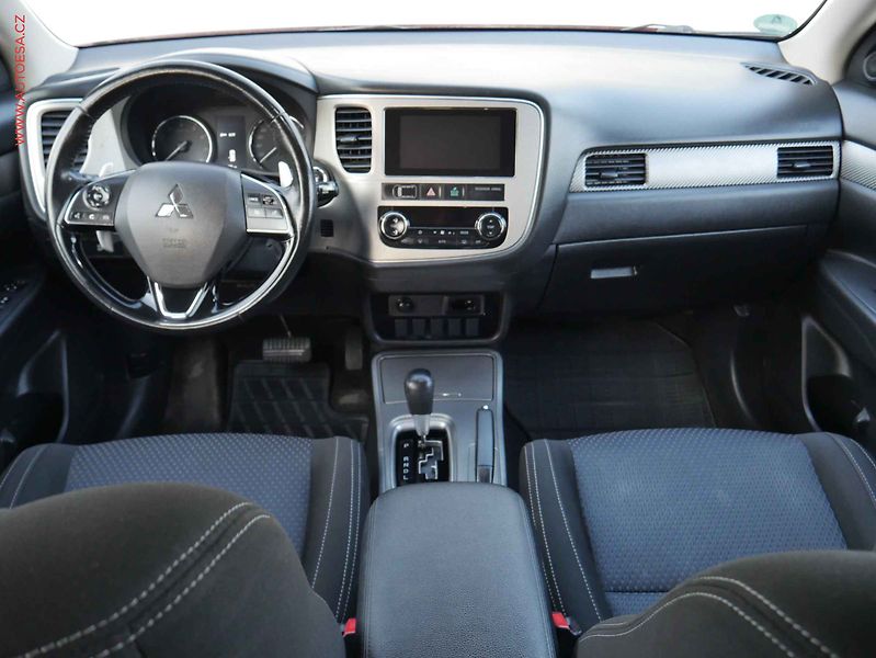Mitsubishi Outlander (2017) 2.0MiVEC 4WD, AT, +kola - fotka 8 z 16