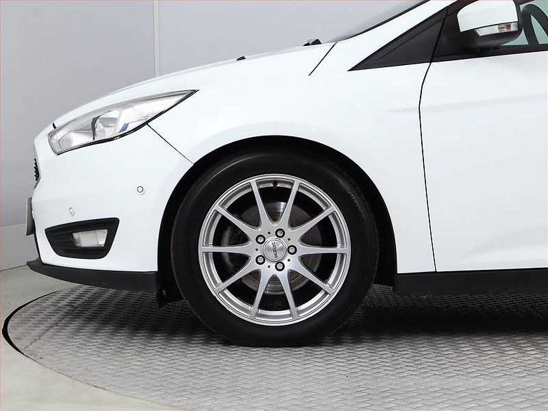 Ford Focus (2015) 2.0 TDCi, Serv.kniha, Navi - fotka 12 z 16