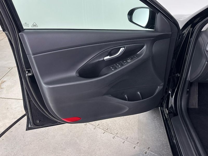 Hyundai i30 Smart DCT - fotka 13 z 26