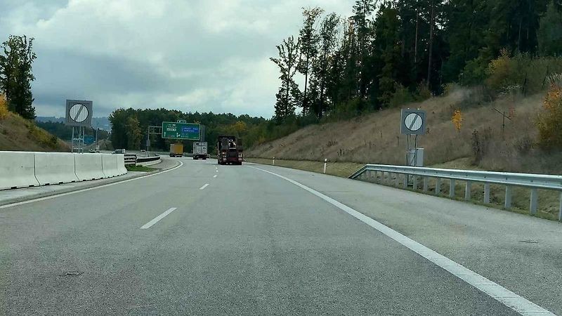 Svižně na D3: řidič ušetří tři minuty. Za deště raději nohu z plynu