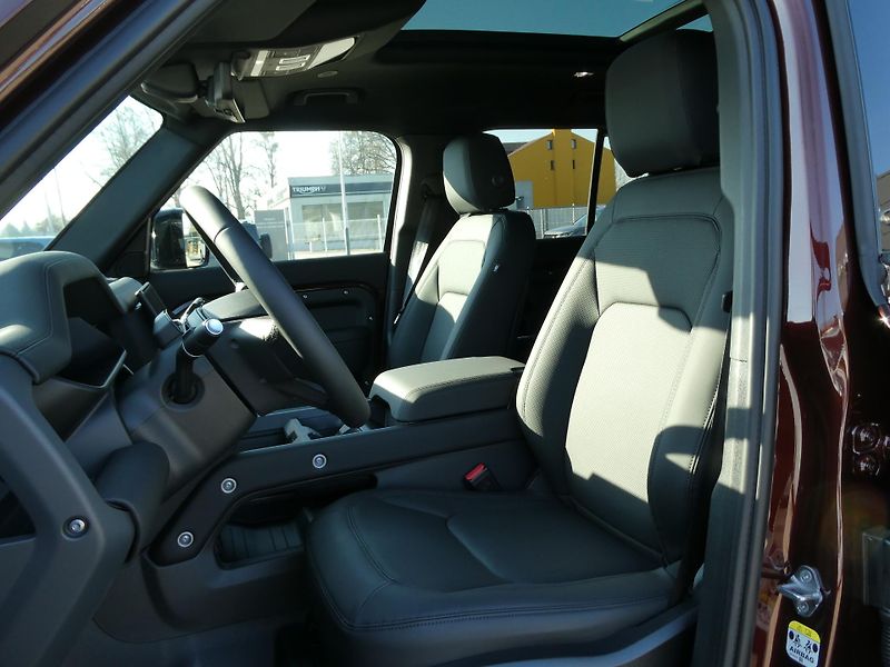 Land Rover Defender (2026) 130 3,0 X-Dynamic SE D350 - fotka 9 z 41