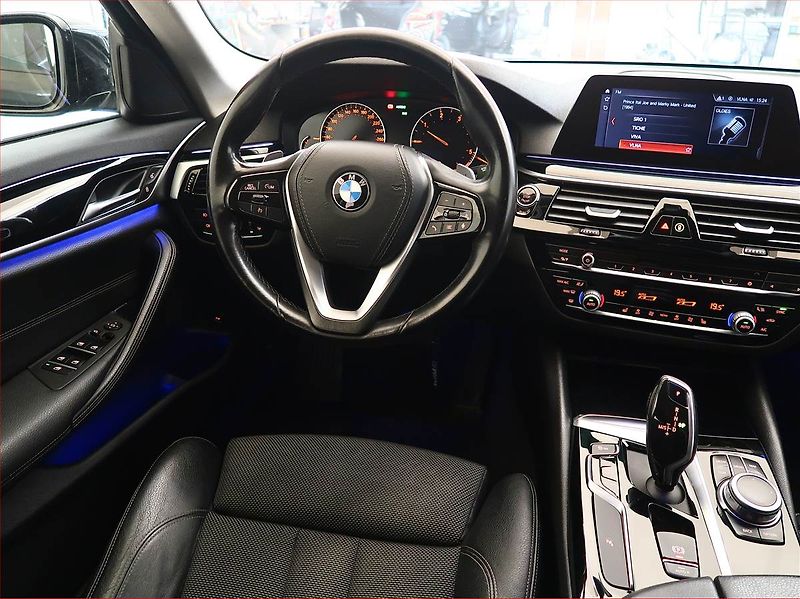 BMW Řada 5 (2019) 520d xDrive, 4X4, Automat - fotka 7 z 19
