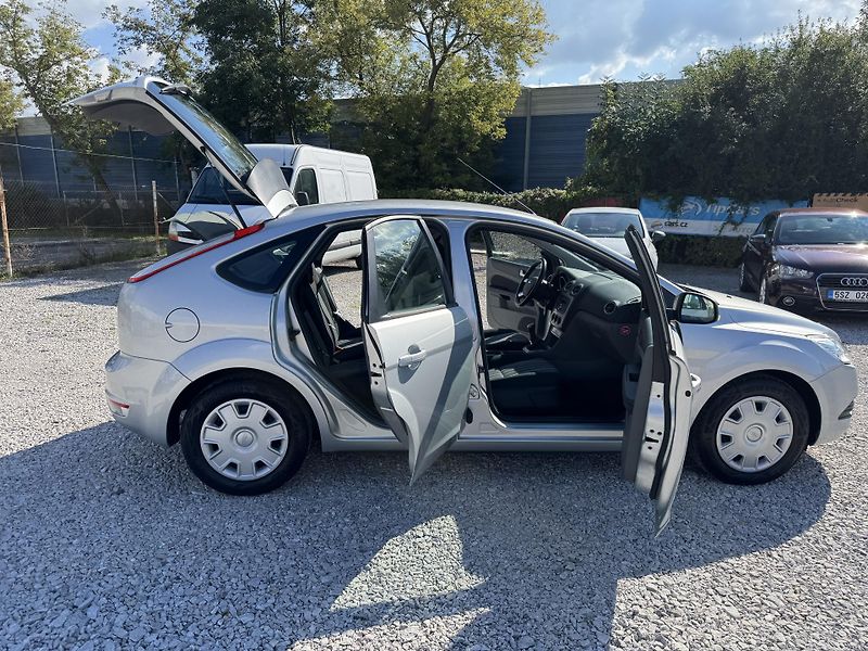 Ford Focus (2010) 1.6-16V,rezervace  - fotka 11 z 28