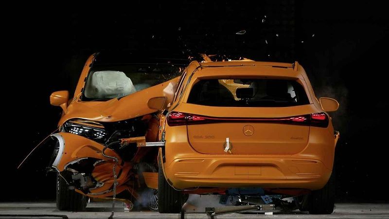 Nárazový test Mercedes-Benz EQA a EQS