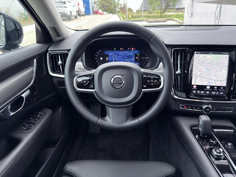 Volvo S90 T8 AWD // ULTIMATE // 335 kW - fotka 20 z 50