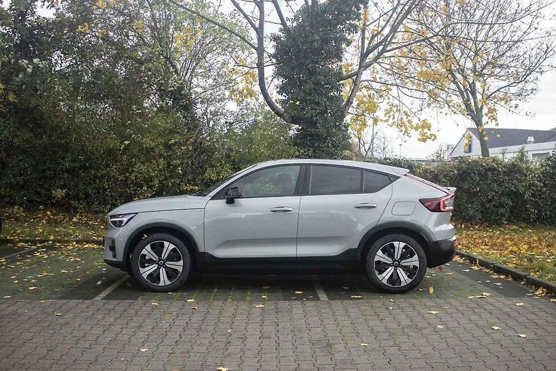 Vypadá jako městská stylovka, může však sloužit i jako primární auto v rodině.