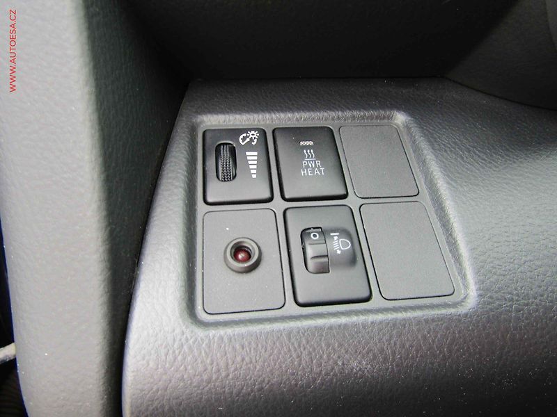 Toyota RAV4 (2011) 2.2D-CAT 4x4, AC - fotka 11 z 14