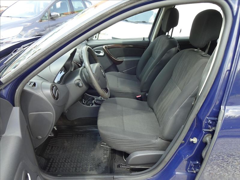 Dacia Duster 1,5 DCi 81kW 4x4 - fotka 15 z 42