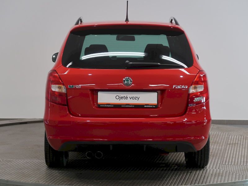 Škoda Fabia (2011) RS 1.4TSI 132KW DSG - fotka 9 z 25