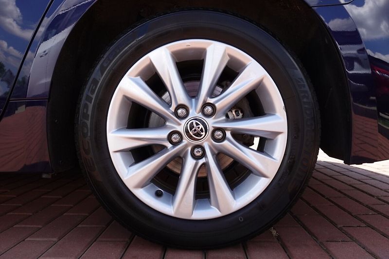 Toyota Corolla 2,0 HEV Comfort Tech TS - fotka 8 z 31