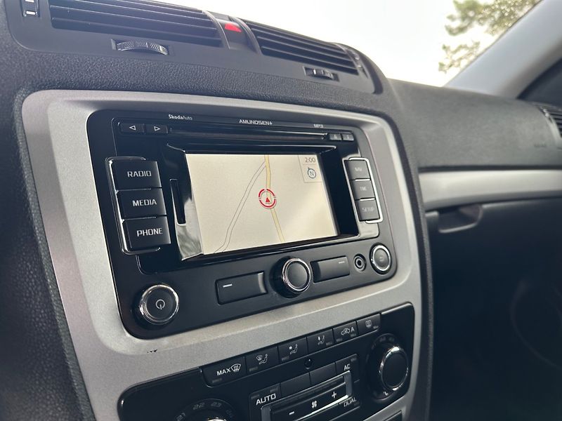 Škoda Octavia (2012) 2.0TDi NAVI, HEZKÝ STAV - fotka 12 z 15