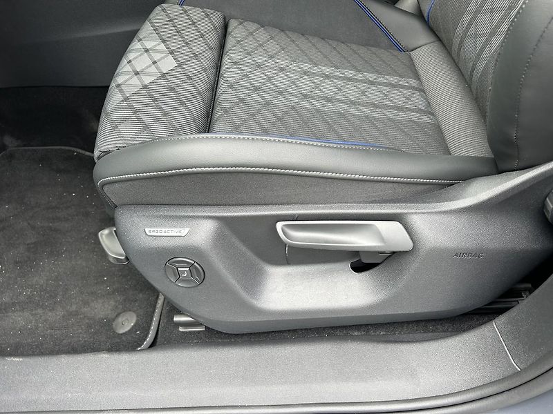 Volkswagen Tayron R-Line 1,5 TSI 150 kW eHybrid - fotka 14 z 28