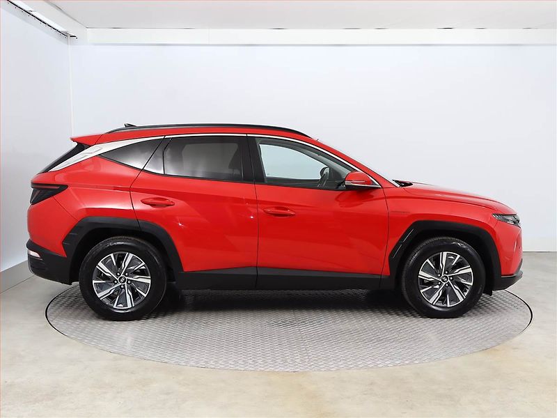 Hyundai Tucson (2022) 1.6 T-GDI - fotka 6 z 15