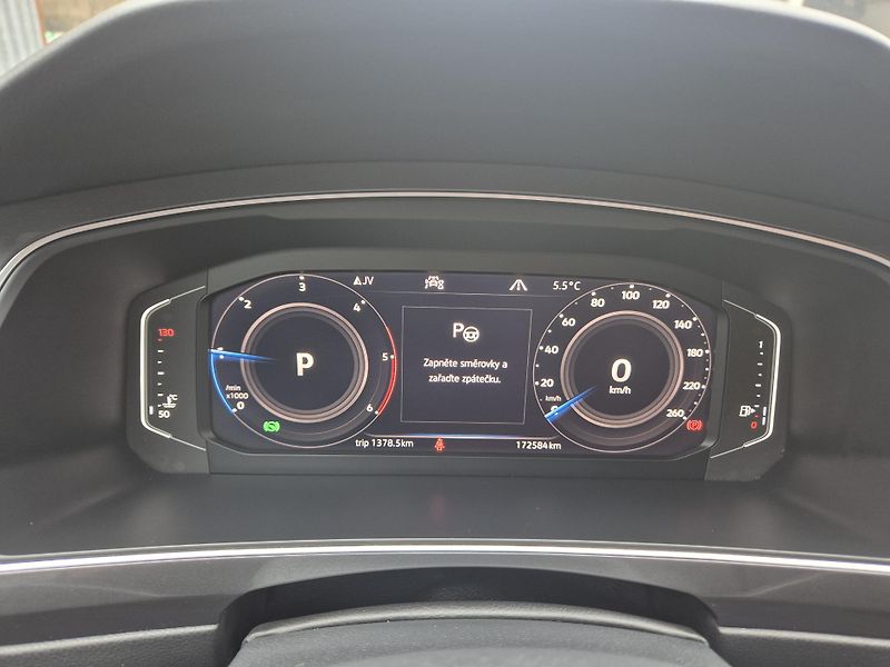Volkswagen Tiguan 2,0TDi 140kw DSG 4x4 18ALU TZ - fotka 32 z 50