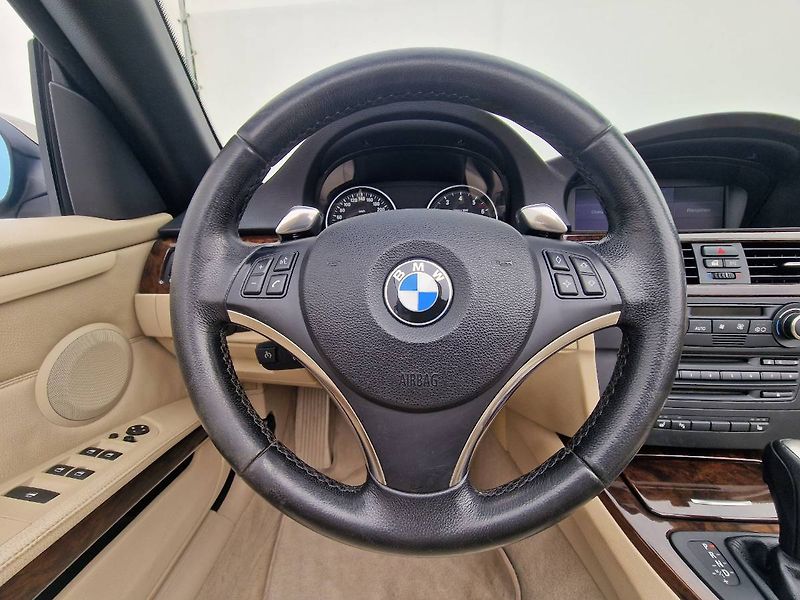 BMW Řada 3 (2007) 335i 225 kW e93 AT - fotka 10 z 23