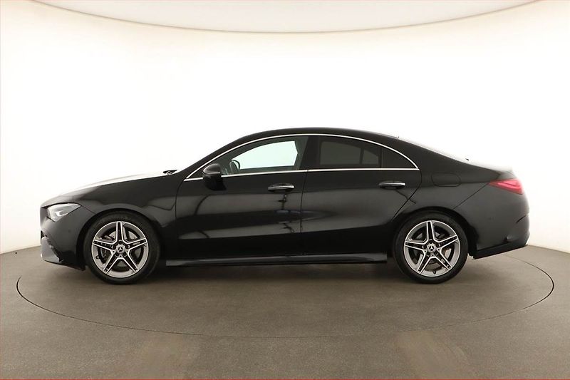 Mercedes-Benz CLA (2024) 200 - fotka 3 z 20