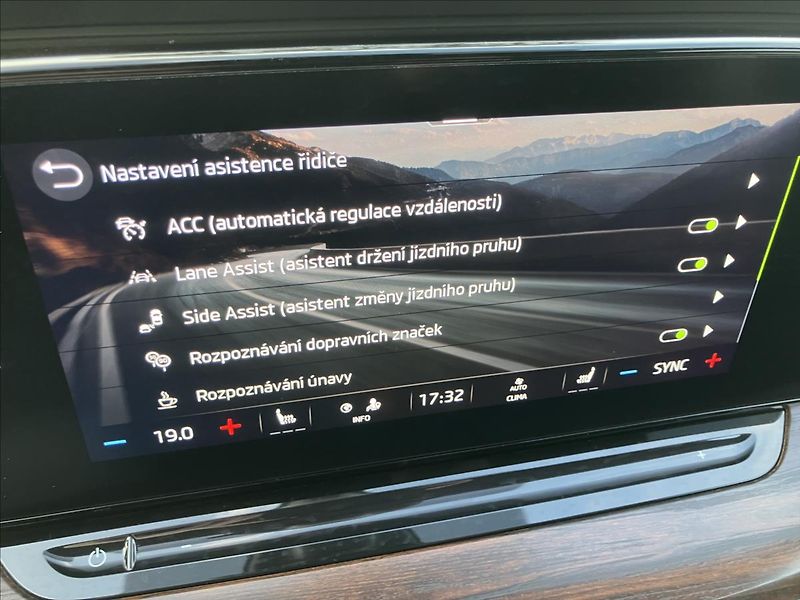 Škoda Octavia 2,0 SCOUT,TAŽNÉ,WEBASTO,CANTON - fotka 33 z 44