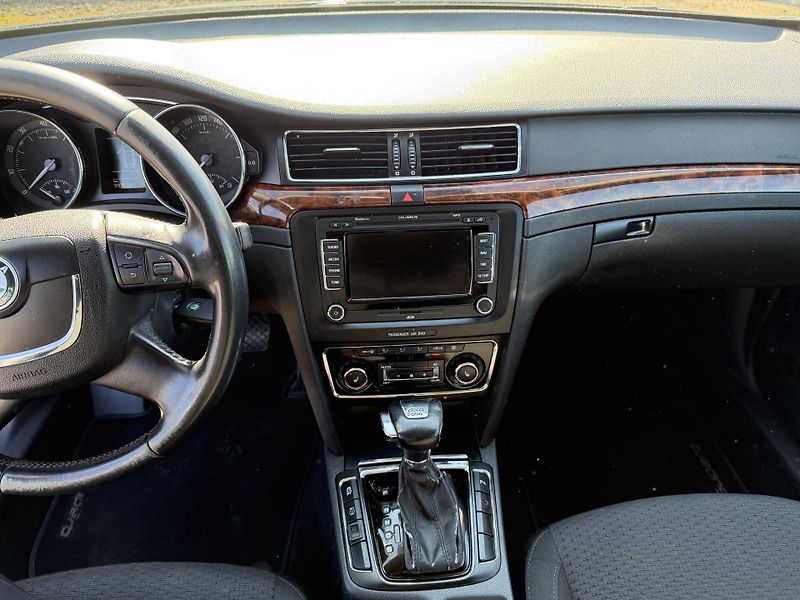 Škoda Superb 3.6 V6 4x4 DSG - fotka 19 z 22