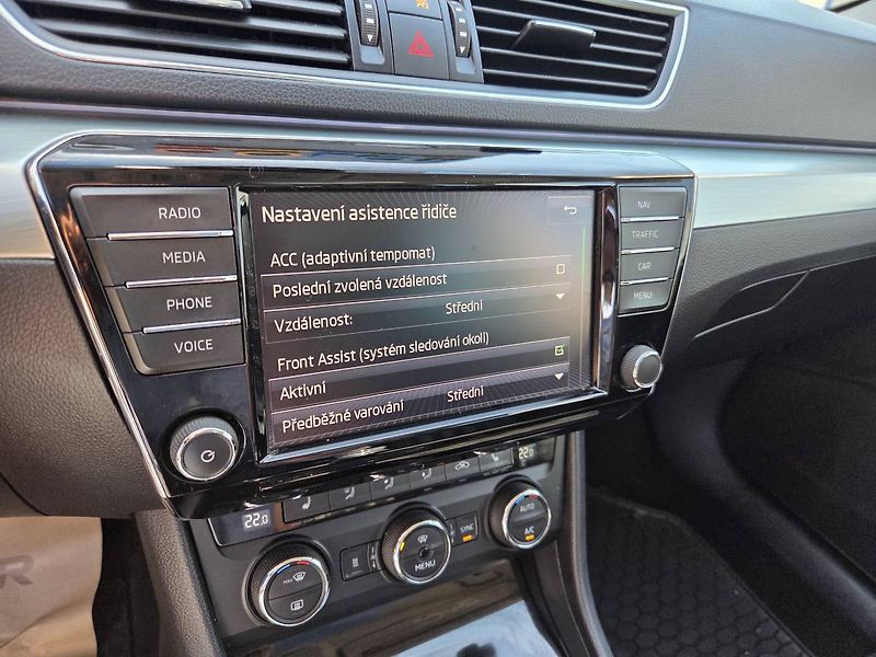 Škoda Superb (2015) 1.4 TSI Style Plus - fotka 32 z 53