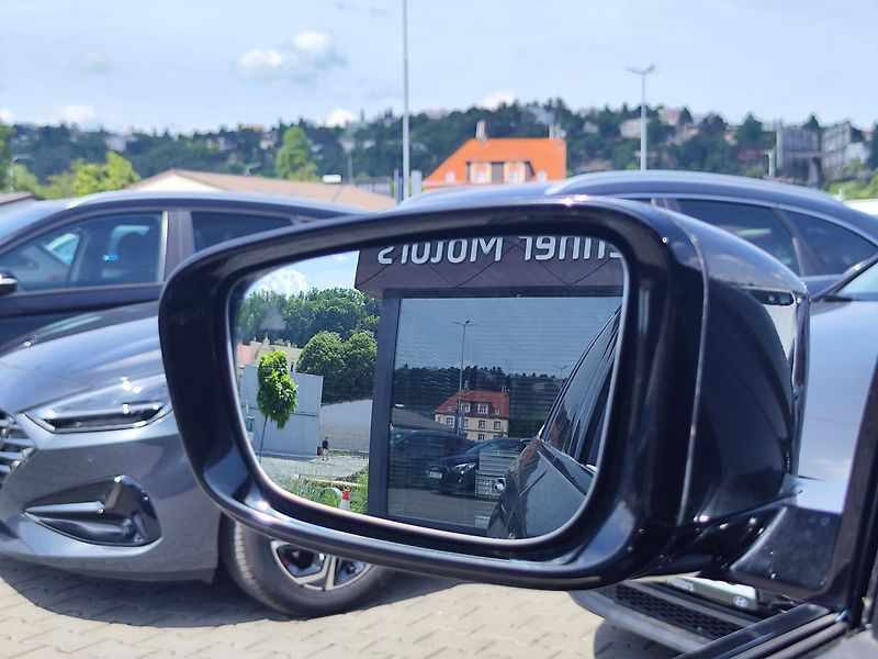 BMW Řada 5 540d/250kW M-Paket AT 4x4 - fotka 18 z 41