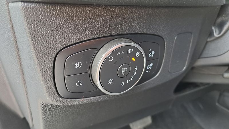Ford Focus 1.5 EcoBlue Titanium Automat - fotka 20 z 27