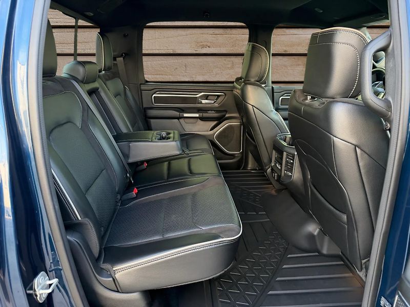 Dodge RAM (2024) +LARAMIE+OFFROAD PAKET+ - fotka 11 z 26
